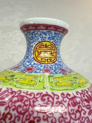 A Chinese falangcai 'Birds among Flowering Branches' vase, Qianlong mark, Republic — photo 5