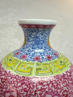 A Chinese falangcai 'Birds among Flowering Branches' vase, Qianlong mark, Republic — photo 6