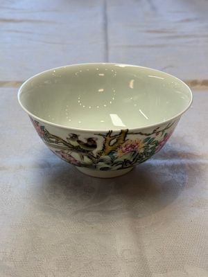 A Chinese falangcai 'Birds and Peonies' bowl, Yongzheng mark, Republic — foto 1