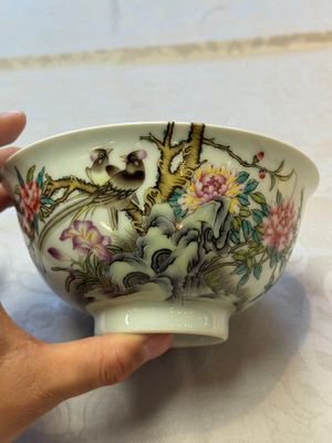 A Chinese falangcai 'Birds and Peonies' bowl, Yongzheng mark, Republic — foto 2