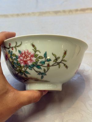 A Chinese falangcai 'Birds and Peonies' bowl, Yongzheng mark, Republic — foto 5