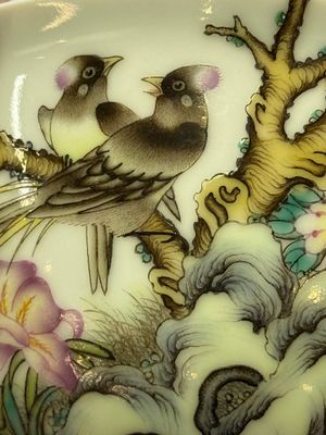 A Chinese falangcai 'Birds and Peonies' bowl, Yongzheng mark, Republic — foto 10
