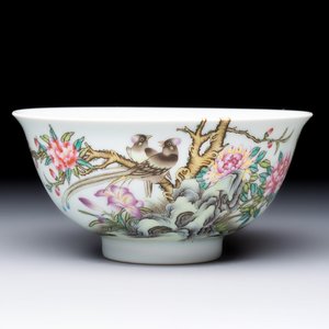 A Chinese falangcai 'Birds and Peonies' bowl, Yongzheng mark, Republic — foto 1