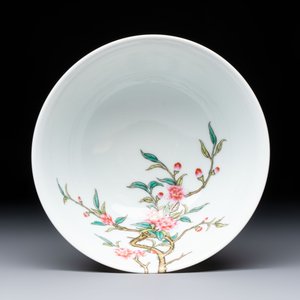 A Chinese falangcai 'Birds and Peonies' bowl, Yongzheng mark, Republic — foto 6