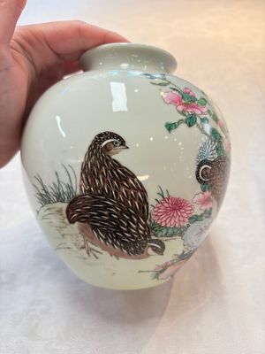 A Chinese falangcai 'quails among flowers' vase, 19/20th C. — photo 1