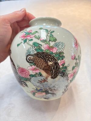 A Chinese falangcai 'quails among flowers' vase, 19/20th C. — photo 2