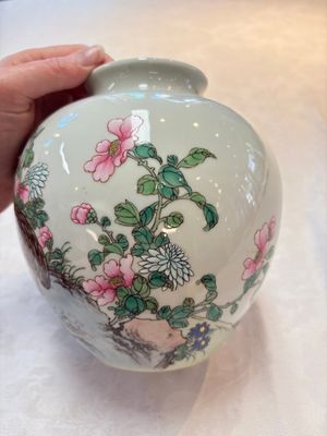 A Chinese falangcai 'quails among flowers' vase, 19/20th C. — photo 3