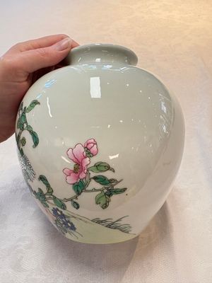 A Chinese falangcai 'quails among flowers' vase, 19/20th C. — photo 4