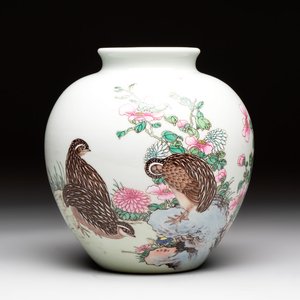 A Chinese falangcai 'quails among flowers' vase, 19/20th C. — photo 1