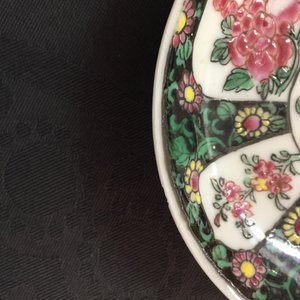 A Chinese famille noire cup and saucer, Yongzheng, 1723-1735 — 照片 8