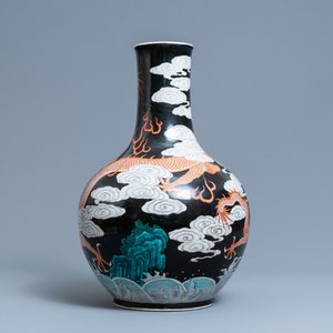 A Chinese famille noire 'dragon' bottle vase, 19th C. — 照片 3
