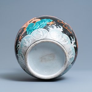 A Chinese famille noire 'dragon' bottle vase, 19th C. — 照片 6