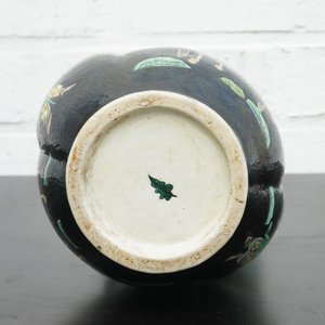 A Chinese famille noire lotus-shaped vase with applied dragons, 19th C. — photo 12