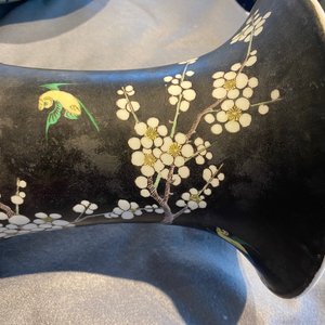 A Chinese famille noire 'magpie and prunus' yenyen vase, Kangxi — 照片 15
