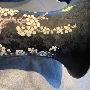 A Chinese famille noire 'magpie and prunus' yenyen vase, Kangxi — 照片 26