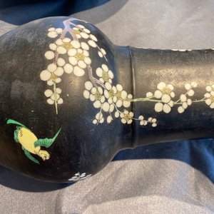 A Chinese famille noire 'magpie and prunus' yenyen vase, Kangxi — 照片 10