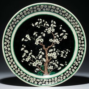 A Chinese famille noire on biscuit prunus tree charger, Kangxi — photo 1