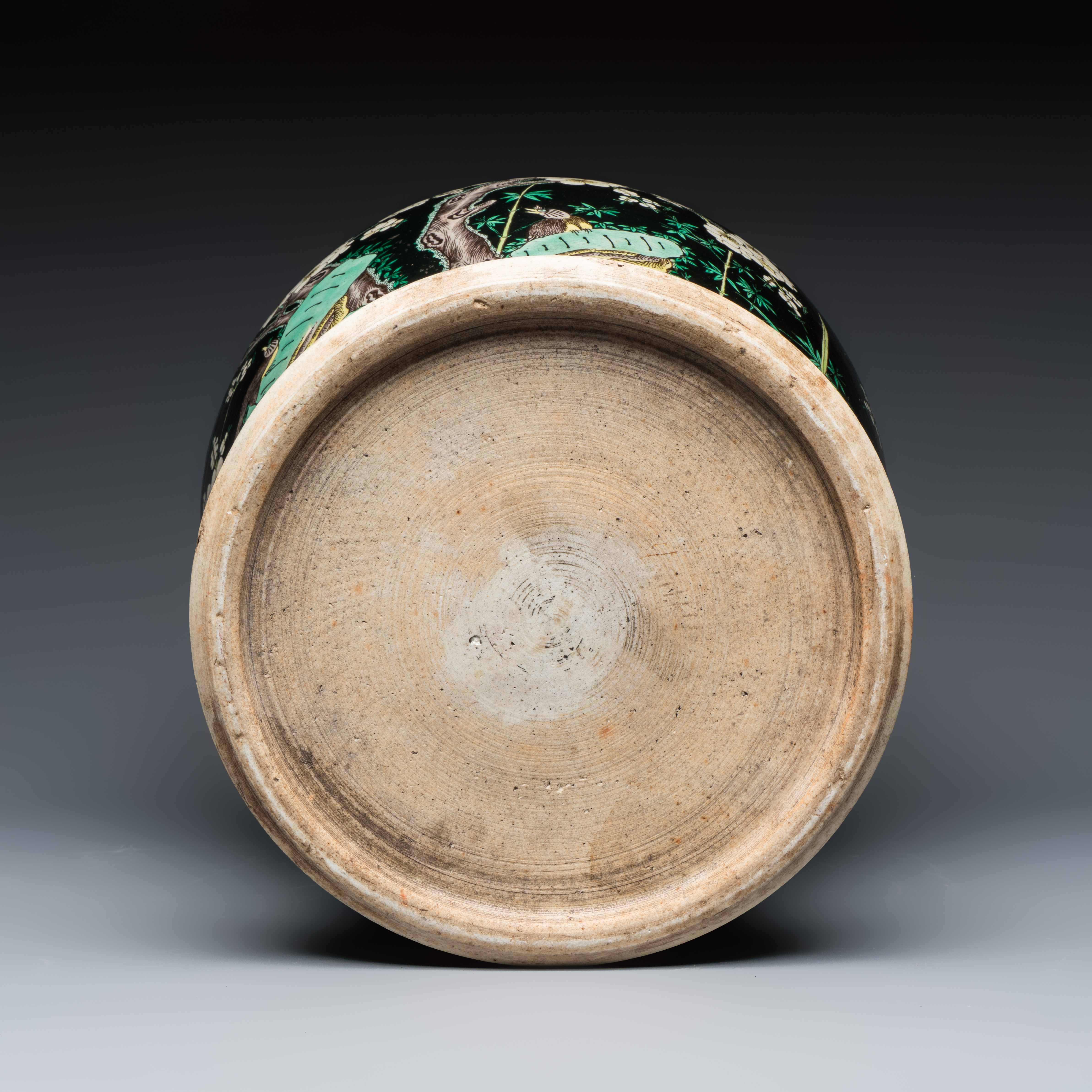 A Chinese famille noire 'Prunus' vase and cover — photo 7