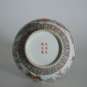 A Chinese famille rose "100 boys" bottle vase, Guangxu mark, 20th C. — photo 11