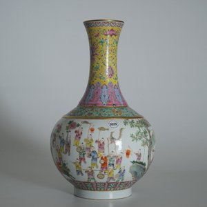 A Chinese famille rose "100 boys" bottle vase, Guangxu mark, 20th C. — photo 7