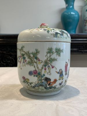 A Chinese famille rose '100 boys' covered box and a plate, Guangxu mark, Republic — 照片 11