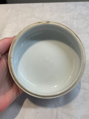 A Chinese famille rose '100 boys' covered box and a plate, Guangxu mark, Republic — 照片 14