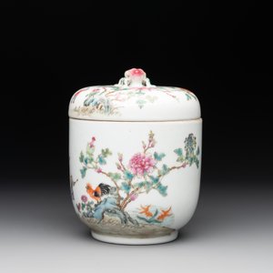 A Chinese famille rose '100 boys' covered box and a plate, Guangxu mark, Republic — 照片 5