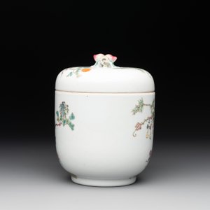 A Chinese famille rose '100 boys' covered box and a plate, Guangxu mark, Republic — 照片 6
