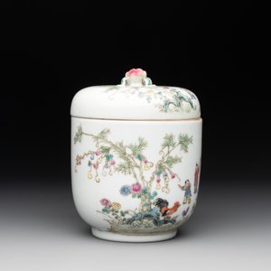 A Chinese famille rose '100 boys' covered box and a plate, Guangxu mark, Republic — 照片 7
