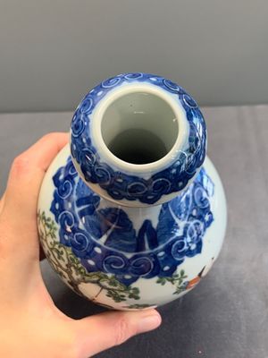A Chinese famille rose '100 boys' garlic-mouth vase, Qianlong mark, 19th C. — photo 7