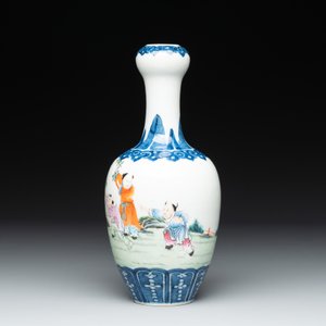 A Chinese famille rose '100 boys' garlic-mouth vase, Qianlong mark, 19th C. — photo 2