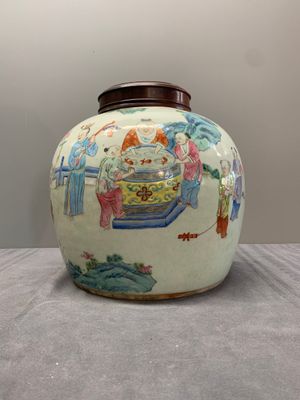 A Chinese famille rose '100 boys' jar and wooden cover, 19th C. — photo 5