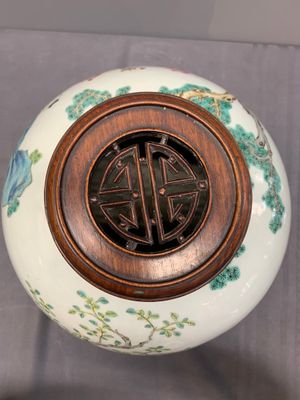 A Chinese famille rose '100 boys' jar and wooden cover, 19th C. — photo 6