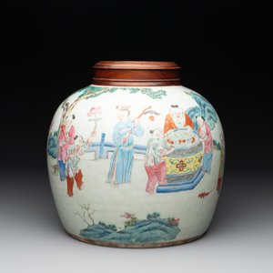 A Chinese famille rose '100 boys' jar and wooden cover, 19th C. — photo 2