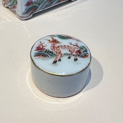 A Chinese famille rose 17-piece 'Deer and Scholars' tea service, Qianlong — 照片 60