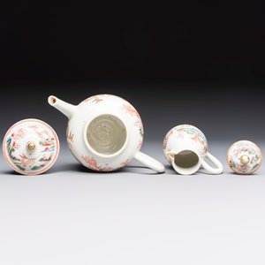 A Chinese famille rose 17-piece 'Deer and Scholars' tea service, Qianlong — 照片 14