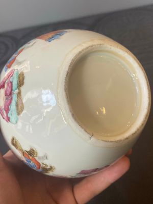 A Chinese famille rose '18 Luohan' bottle vase, 19th C. — 照片 11