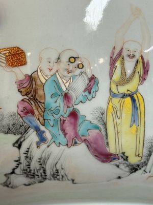 A Chinese famille rose '18 Luohan' punch bowl, Qianlong — 照片 11