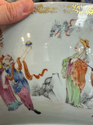 A Chinese famille rose '18 Luohan' punch bowl, Qianlong — 照片 12