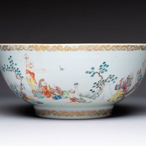 A Chinese famille rose '18 Luohan' punch bowl, Qianlong — 照片 4