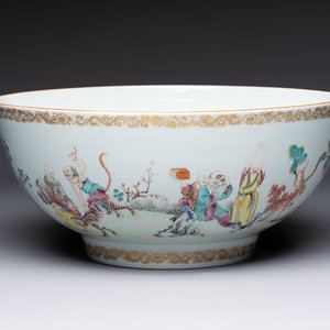 A Chinese famille rose '18 Luohan' punch bowl, Qianlong — 照片 5