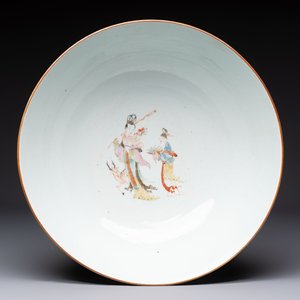 A Chinese famille rose '18 Luohan' punch bowl, Qianlong — 照片 6