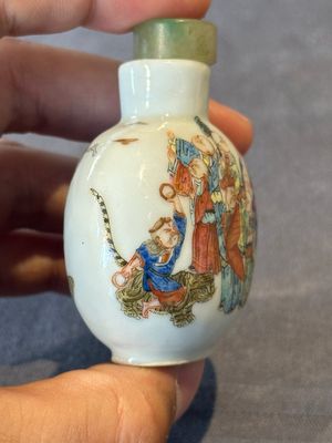 A Chinese famille rose '18 Luohan' snuff bottle, Daoguang mark and of the period — photo 2