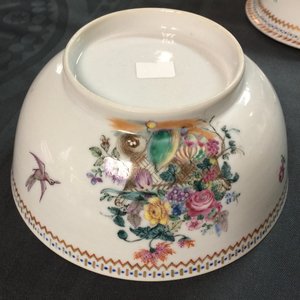 A Chinese famille rose 18-part tea service with fruit baskets and flowers, Qianlong — photo 13