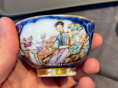 A Chinese famille rose 18-piece 'mandarin subject' tea service, Qianlong — 照片 16
