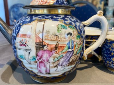 A Chinese famille rose 18-piece 'mandarin subject' tea service, Qianlong — 照片 2