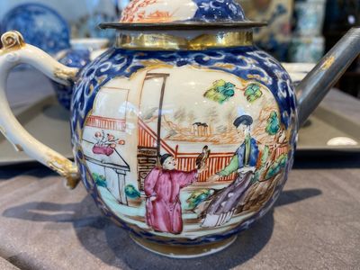 A Chinese famille rose 18-piece 'mandarin subject' tea service, Qianlong — 照片 3