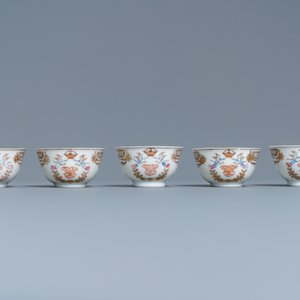 A Chinese famille rose 20-piece tea service with crowned monograms for the European market, Qianlong — photo 12