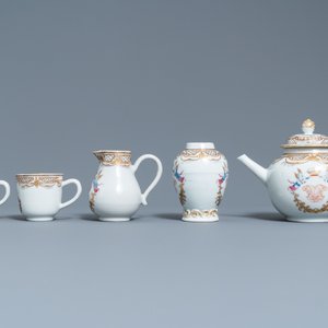A Chinese famille rose 20-piece tea service with crowned monograms for the European market, Qianlong — photo 9
