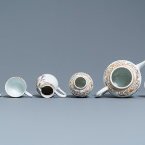 A Chinese famille rose 20-piece tea service with crowned monograms for the European market, Qianlong — photo 10